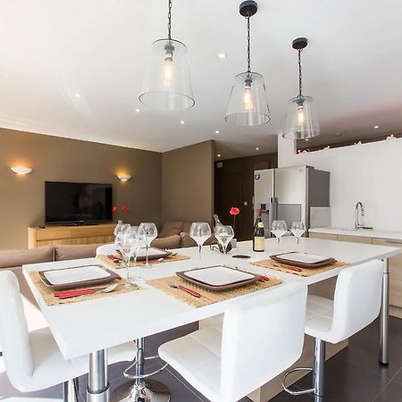 Le Pavean Beaune  Room photo
