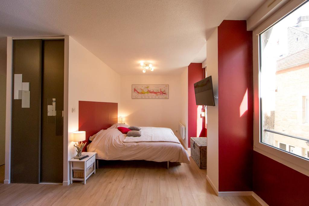 Le Pavean Beaune  Room photo