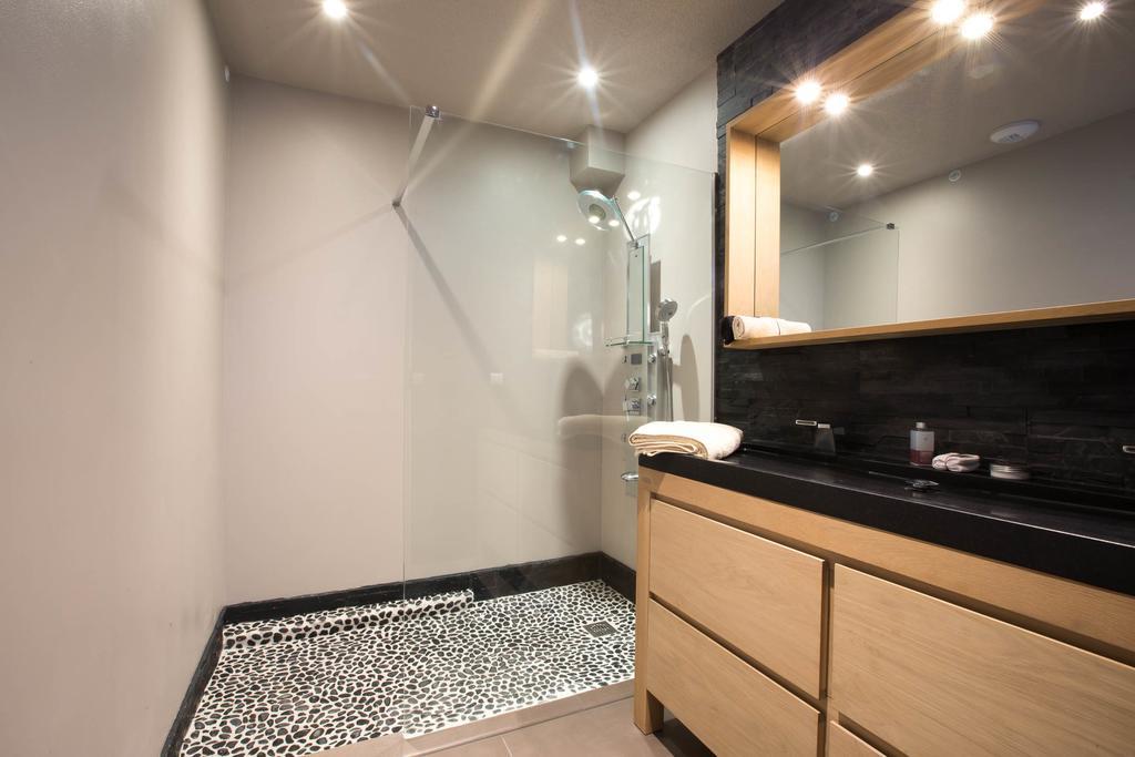 Le Pavean Beaune  Room photo