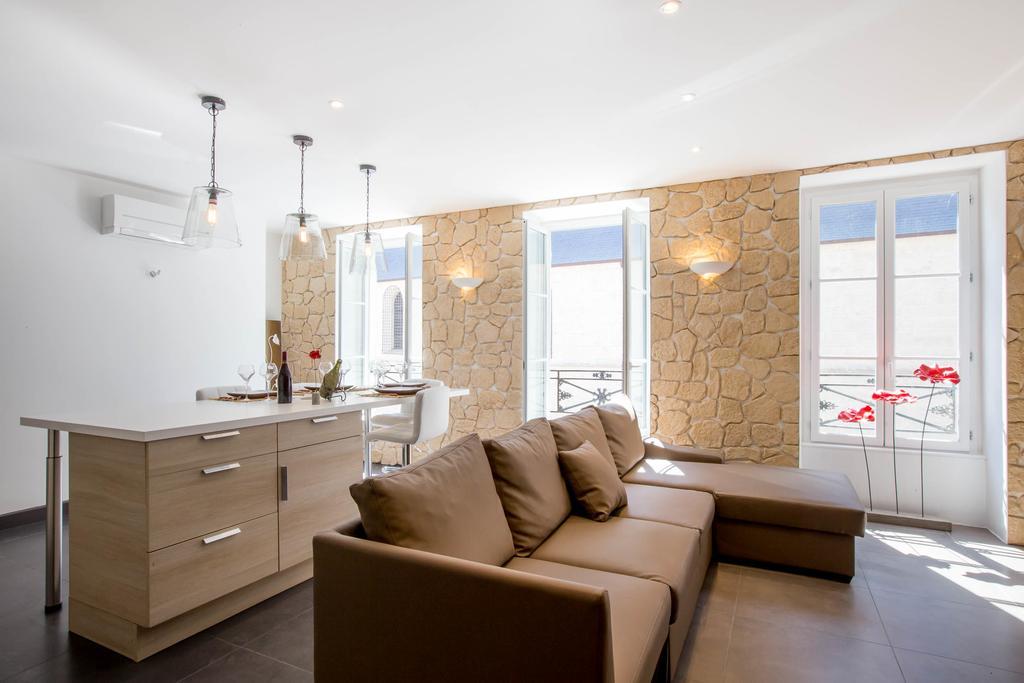 Le Pavean Beaune  Room photo